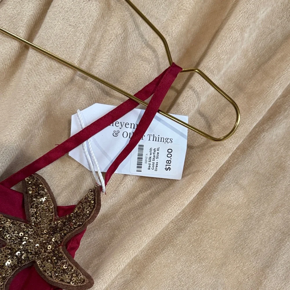 Elegant Red Dress with Starfish Accents - Picture 2 of 3